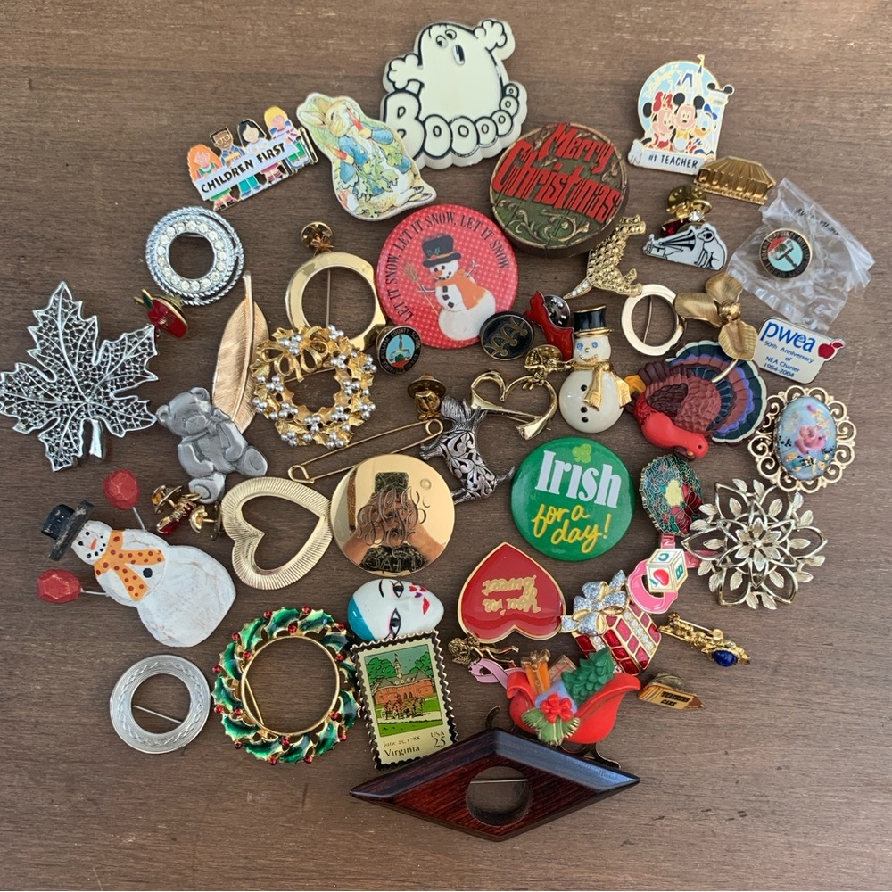 Collection of 55 Brooches Pins Vintage Retro Modern Teacher Scotty Dog Cancer